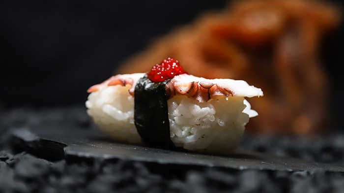 Nigiri de Pulpo y Caviar Nigiri de Pulpo y Caviar